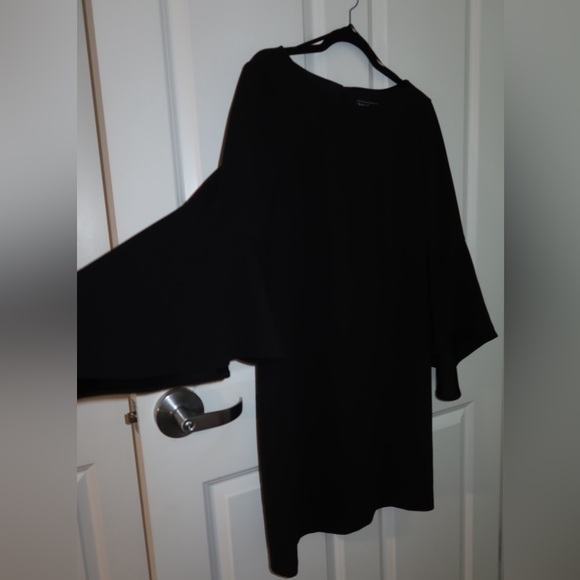 Flutter Sleeve Sheath Dress / Worn once - Picture 5 of 7